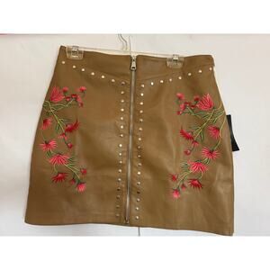 Bellivera Faux Leather Mini Skirt XL Brown Floral Embroidered Studded Zip Front